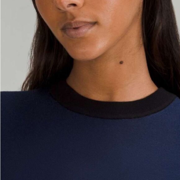 VGUC Lululemon Silk Blend Navy Black Crewneck Sweater Sz 12 - Picture 3 of 9